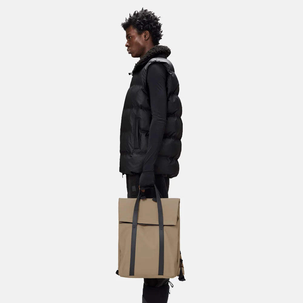 Rains rugzak beige bij Duifhuizen