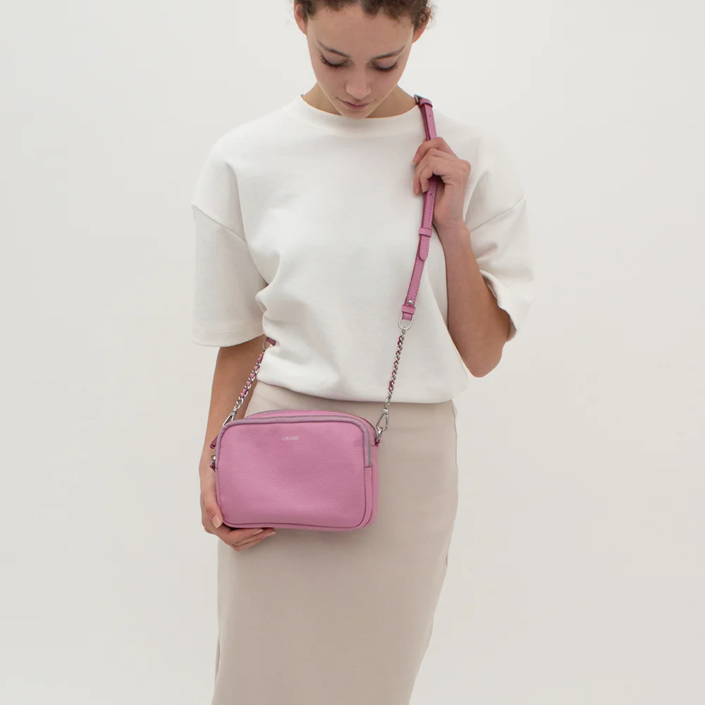 Loulou Essentiels Emilie crossbody tas kobi pink bij Duifhuizen