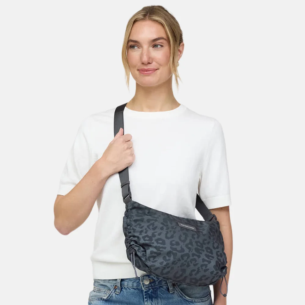 Kapten & Son Skara LEO crossbody tas S dark grey leo bij Duifhuizen