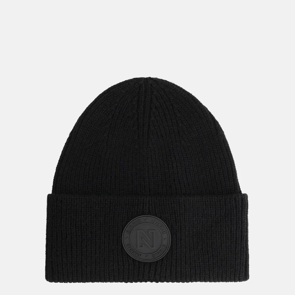 Nikkie Round Patch beanie black bij Duifhuizen