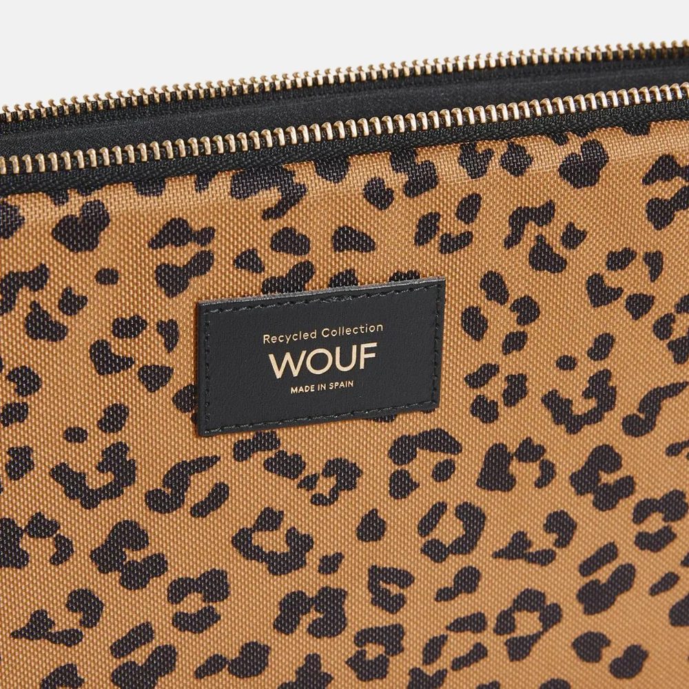 Wouf Agar laptophoes 15/16 inch leopard bij Duifhuizen