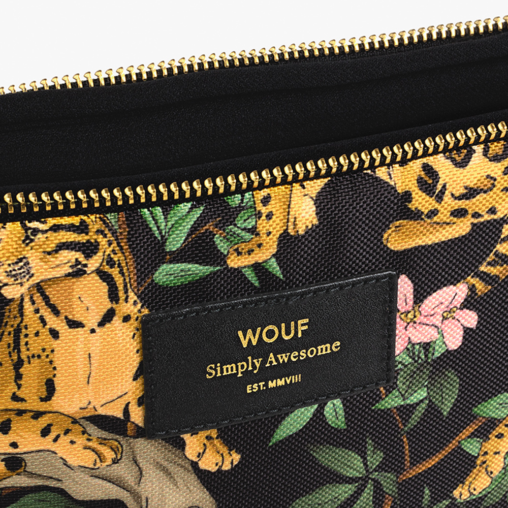 WOUF laptophoes 15 inch Black Lazy Jungle bij Duifhuizen