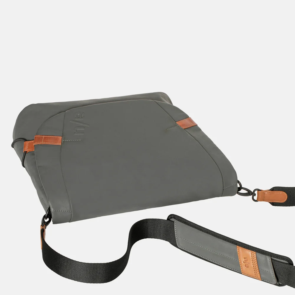 Aunts and Uncles Matsumoto schoudertas gravity grey bij Duifhuizen