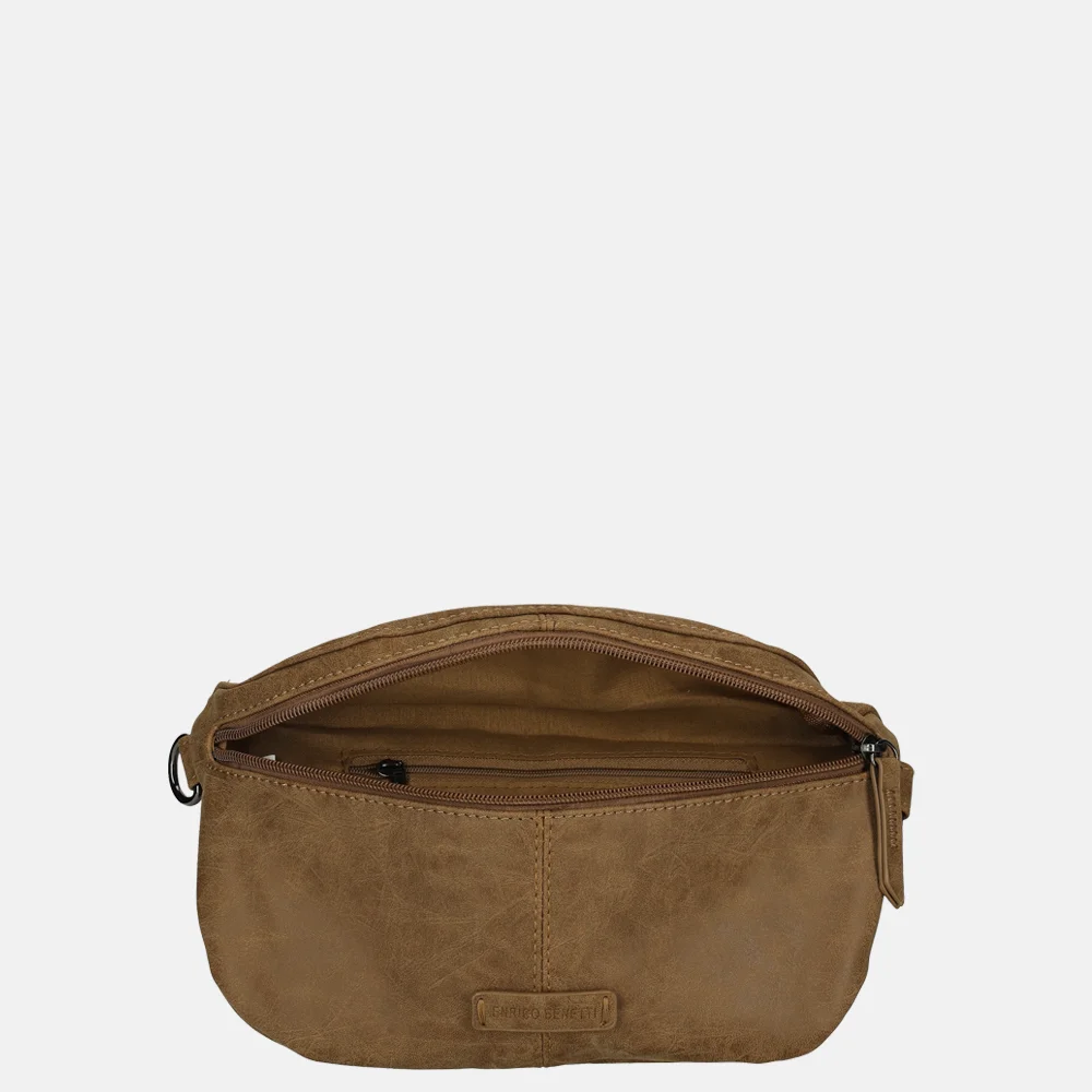 Enrico Benetti heuptas camel bij Duifhuizen