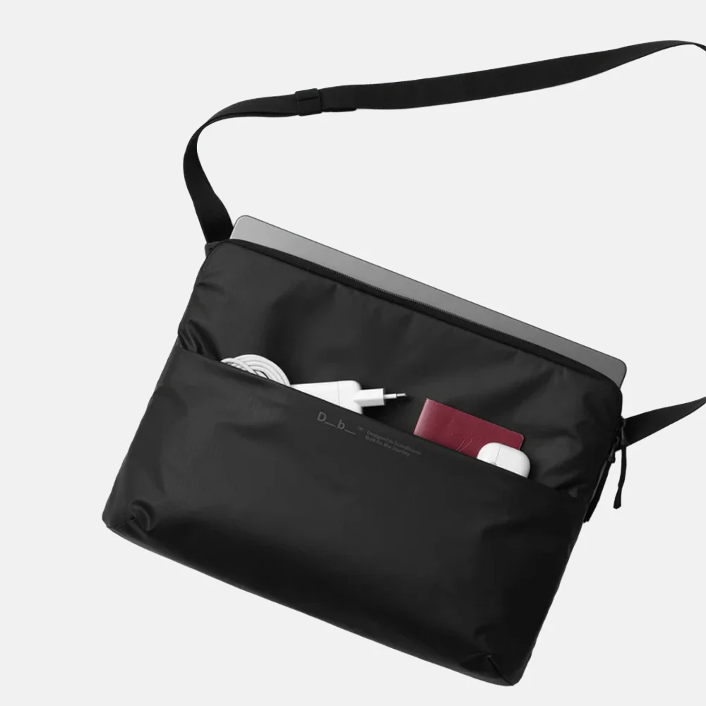 Db Journey Ramverk laptophoes 16 inch black out bij Duifhuizen