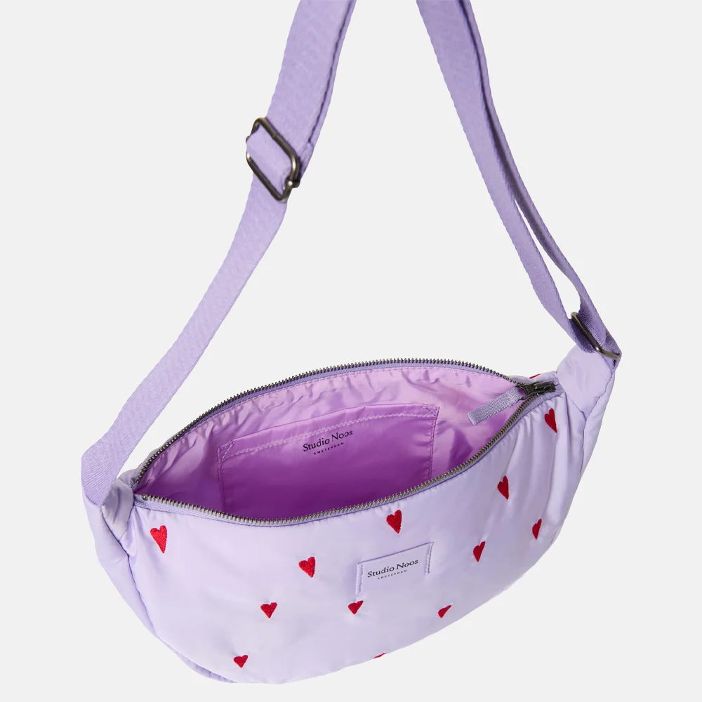 Studio Noos Puffy Adult Fanny Pack crossbody tas purple hearts bij Duifhuizen
