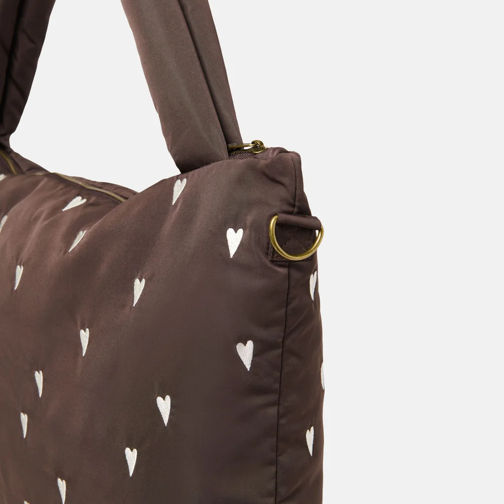 Studio Noos Puffy luiertas dark brown hearts bij Duifhuizen