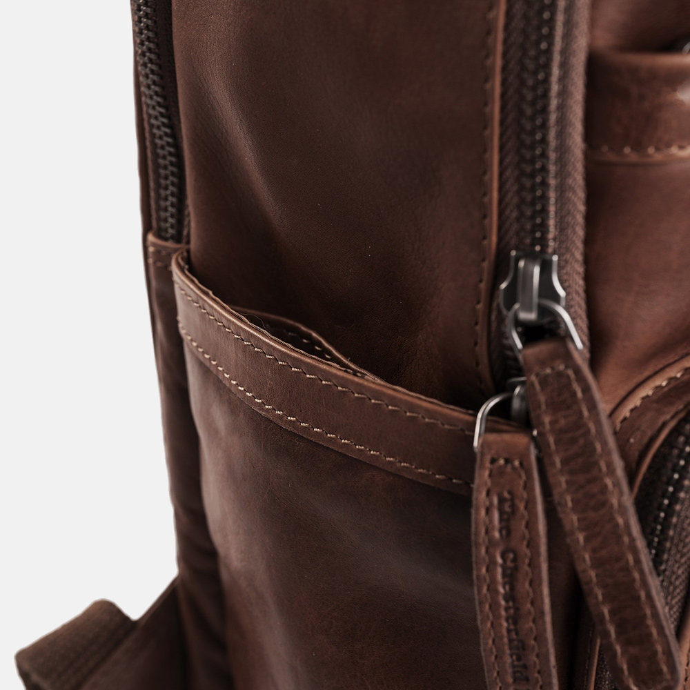 Chesterfield Austin rugzak 14 inch dark brown bij Duifhuizen