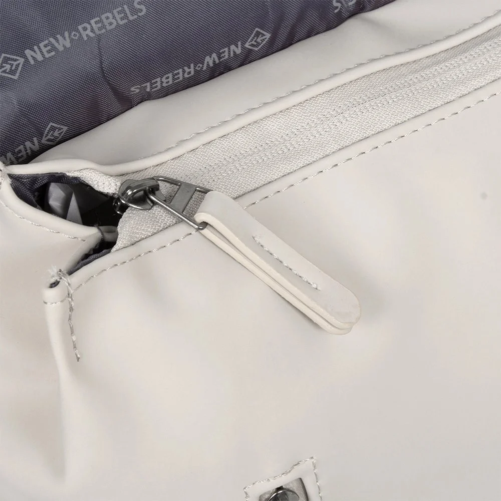 New Rebels Daley Flap rugzak fel beige bij Duifhuizen
