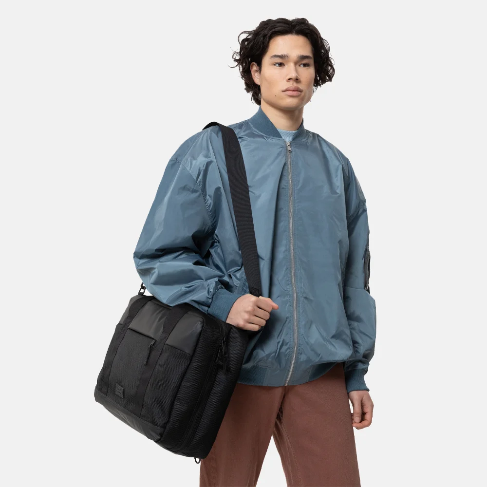 Eastpak Cnnct Coat rugzak black bij Duifhuizen