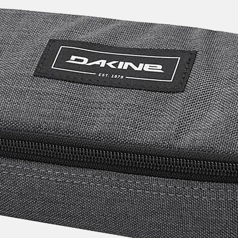 Dakine pennenetui carbon bij Duifhuizen