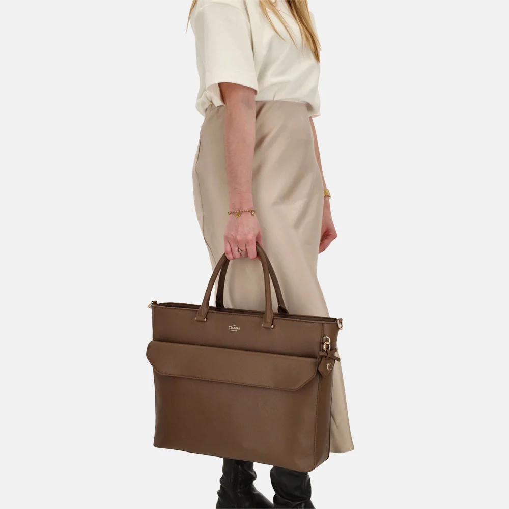 Charm London handtas 15 inch mocca bij Duifhuizen