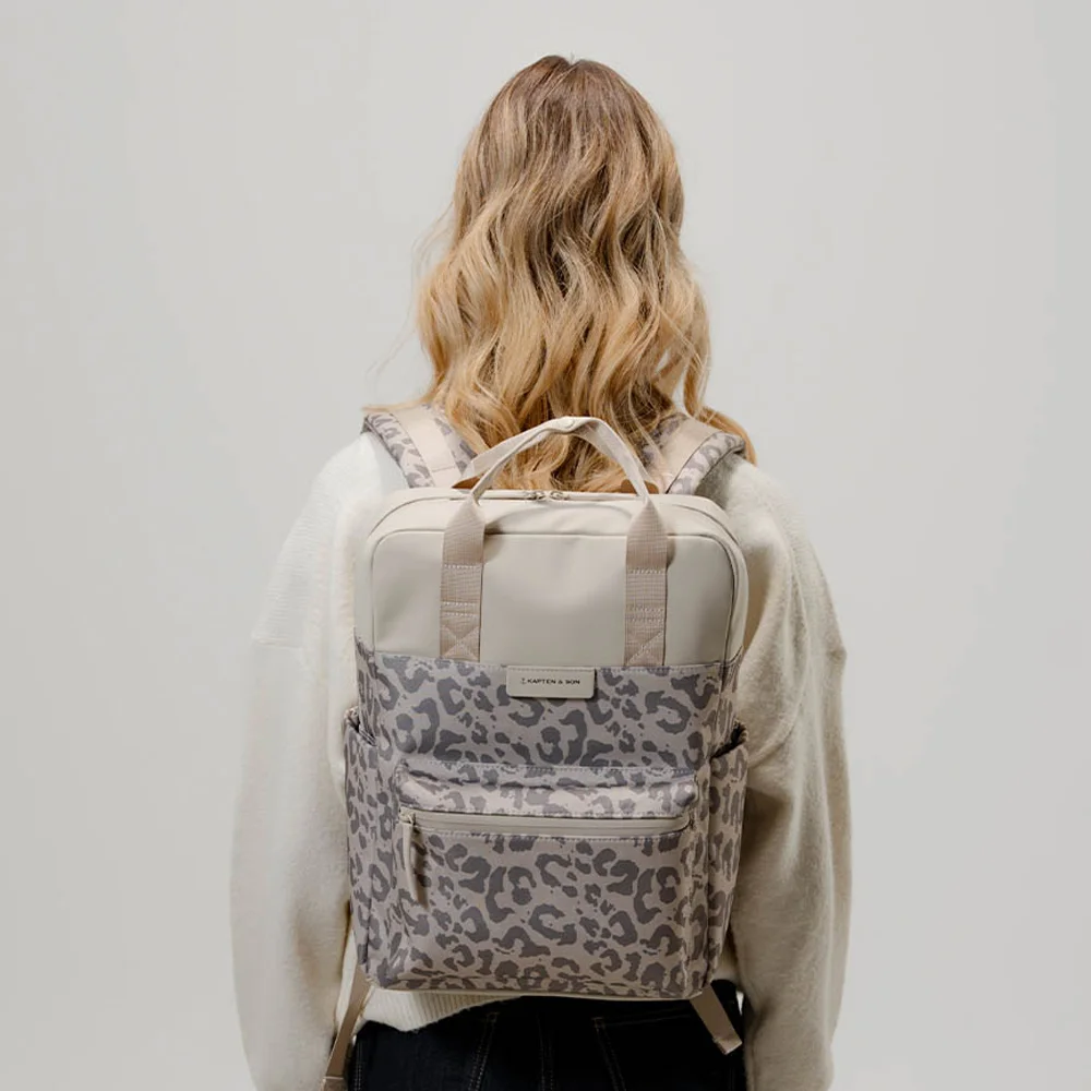 Kapten & Son Bergen Pro LEO laptoprugzak 15 inch leopard bij Duifhuizen