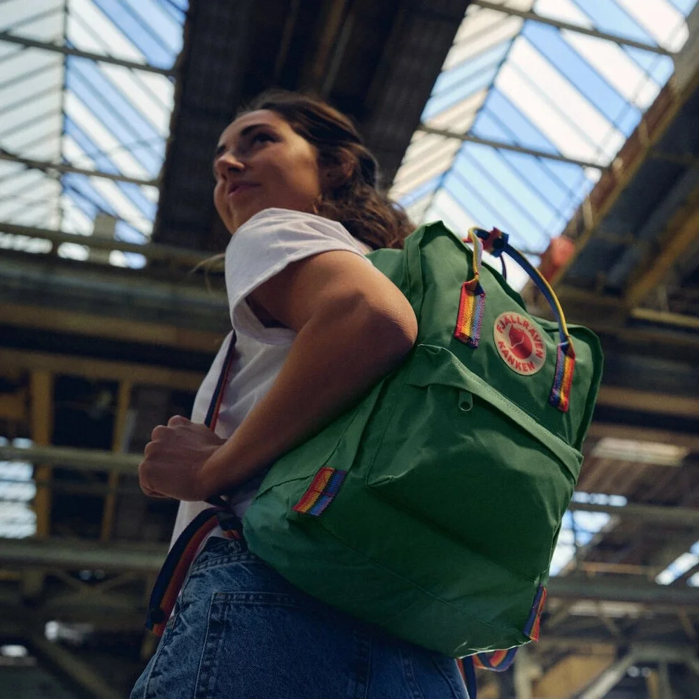 Fjallraven Kanken Rainbow rugzak spruce green bij Duifhuizen