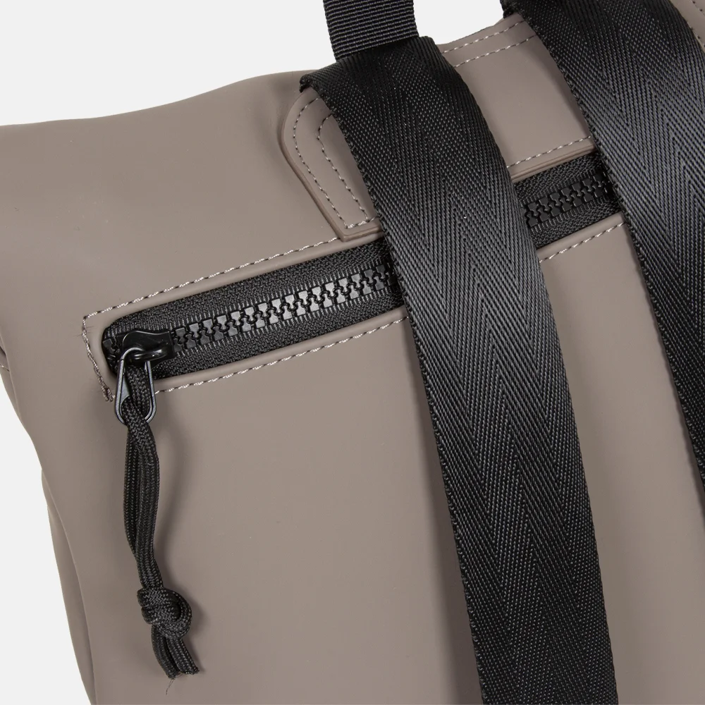 New Rebels Mart rugzak small taupe bij Duifhuizen