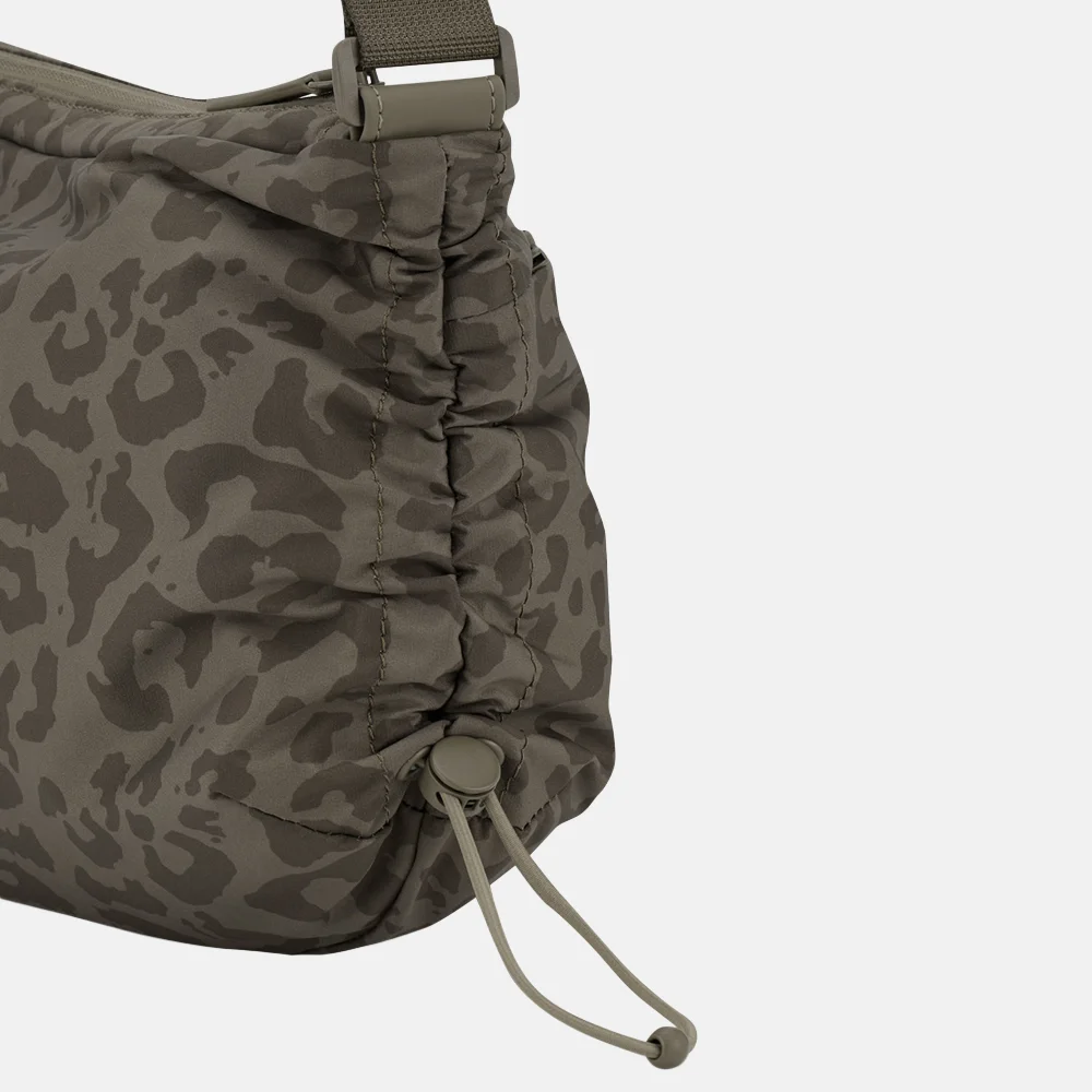 Kapten & Son Skara LEO crossbody tas S dark leopard bij Duifhuizen