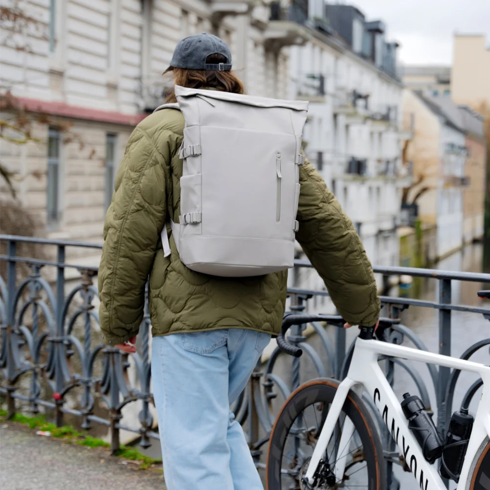 Kapten & Son Helsinki Pro rugzak 15 inch greige bij Duifhuizen