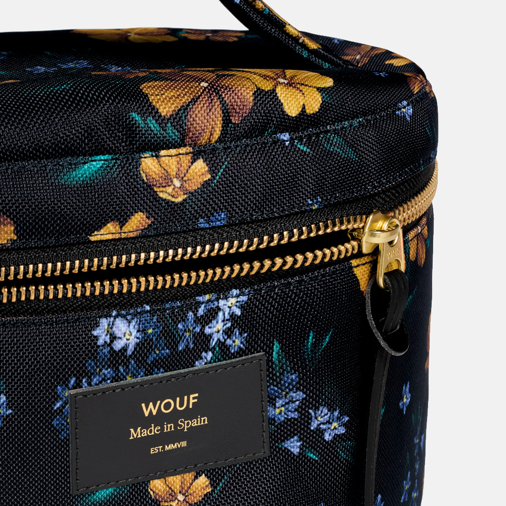 Wouf Adele toilettas XL black bij Duifhuizen
