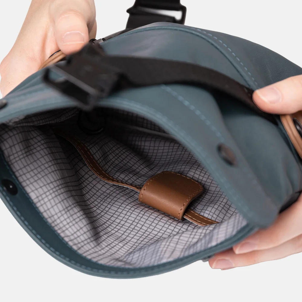 Aunts and Uncles Japan Tsu crossbody tas/heuptas cosmic void bij Duifhuizen