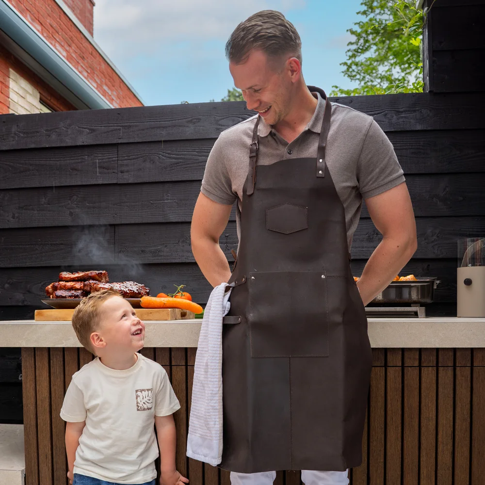 Vaderdag special lederen barbecue schort donker bruin bij Duifhuizen