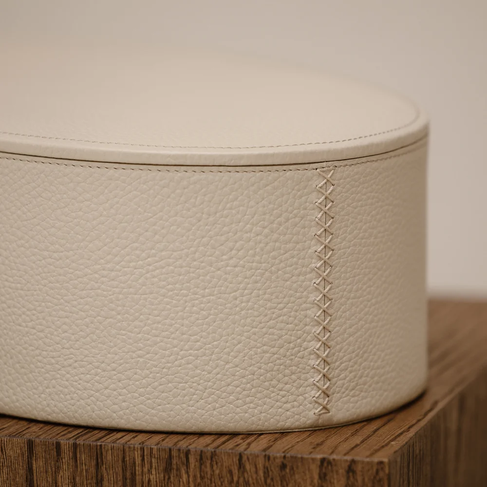 Chamada leren opbergbox ovaal effen L beige bij Duifhuizen