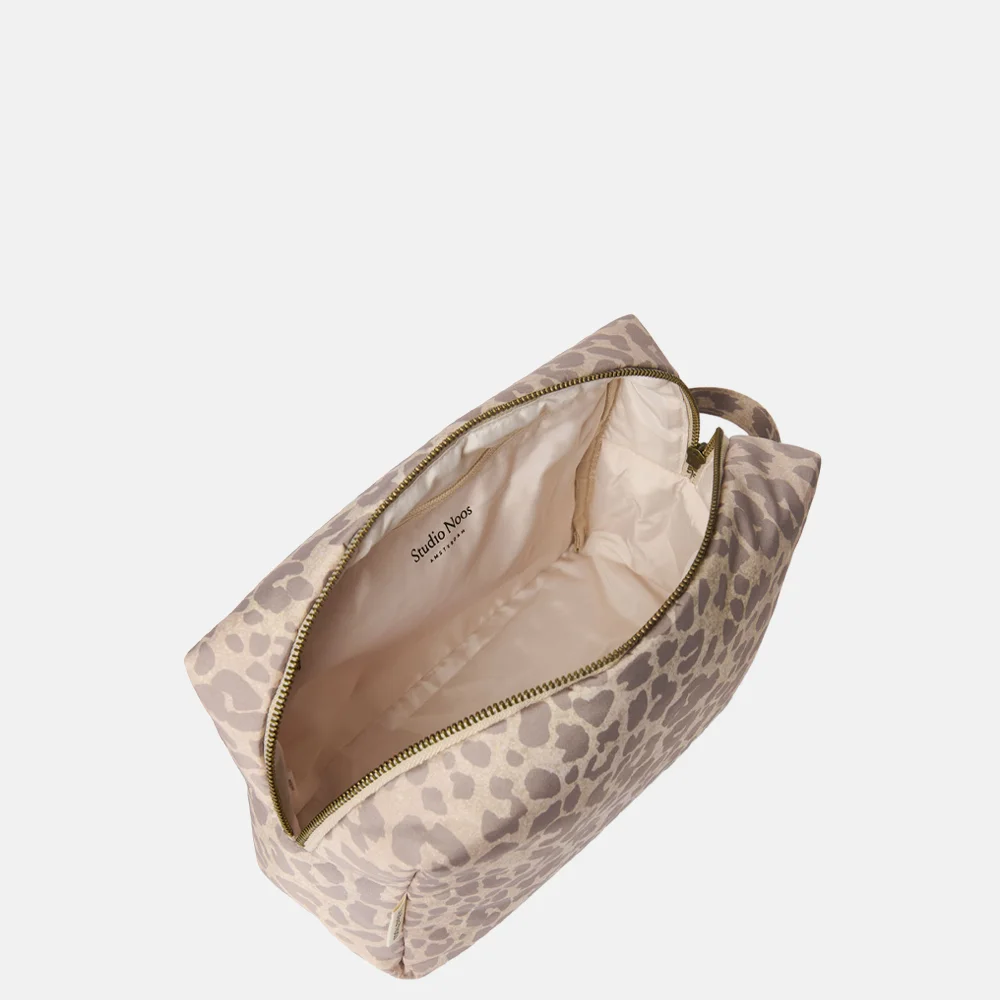 Studio Noos Puffy toilettas beige leopard bij Duifhuizen