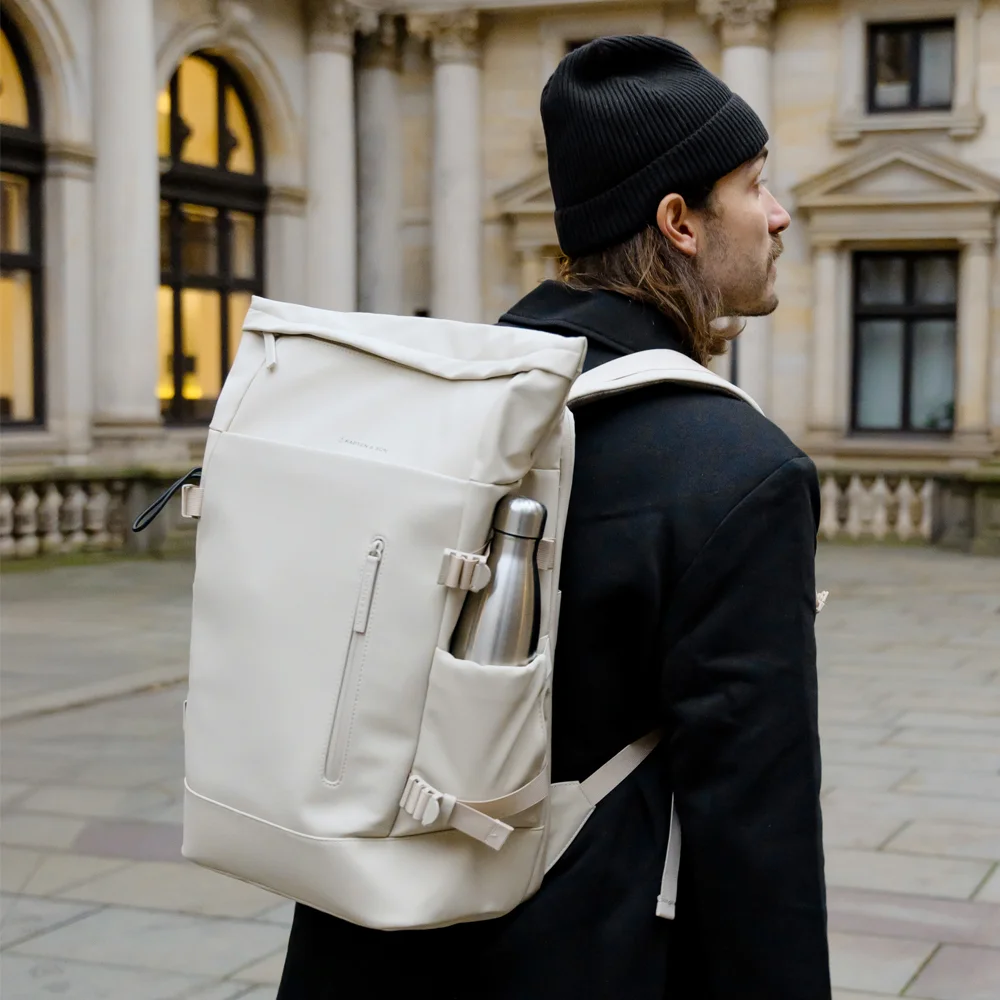 Kapten & Son Helsinki Pro rugzak 15 inch sandstone bij Duifhuizen