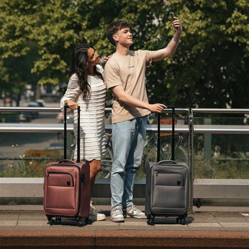 Enrico Benetti handbagage koffer 55 cm oudroze bij Duifhuizen