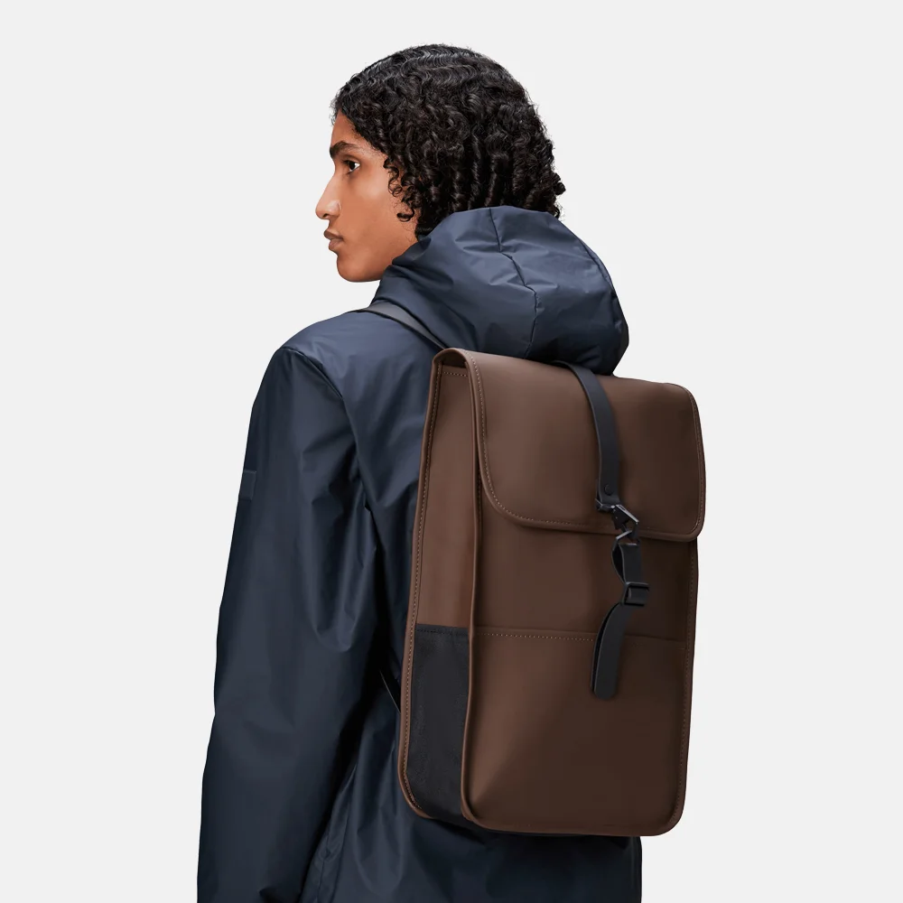 Rains Backpack rugzak 15 inch frame bij Duifhuizen