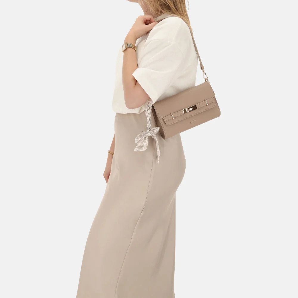 Charm London The Hamptons envelop clutch lichttaupe bij Duifhuizen