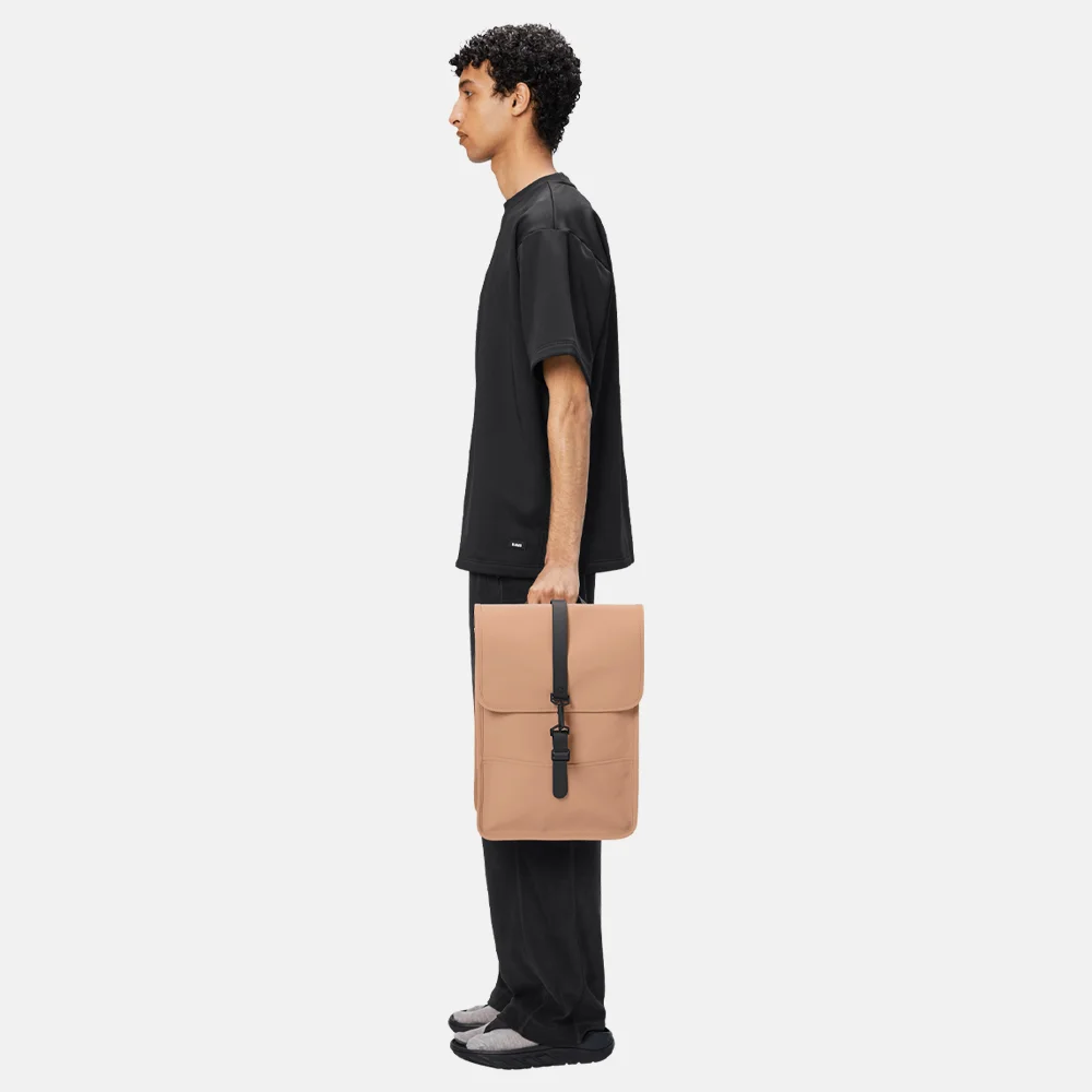 Rains Backpack rugzak 13 inch coy bij Duifhuizen