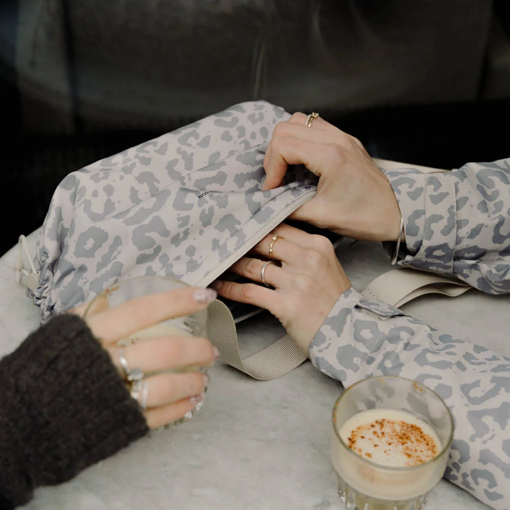 Kapten & Son Skara LEO crossbody tas S leopard bij Duifhuizen