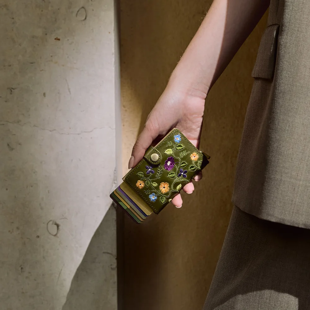 Secrid Premium Miniwallet Stitch pasjeshouder floral olive bij Duifhuizen