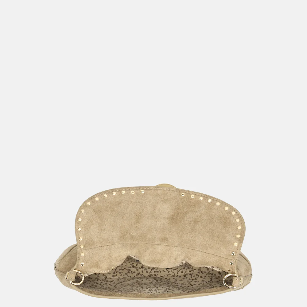 Flora & Co schoudertas overslag suedine studs taupe bij Duifhuizen