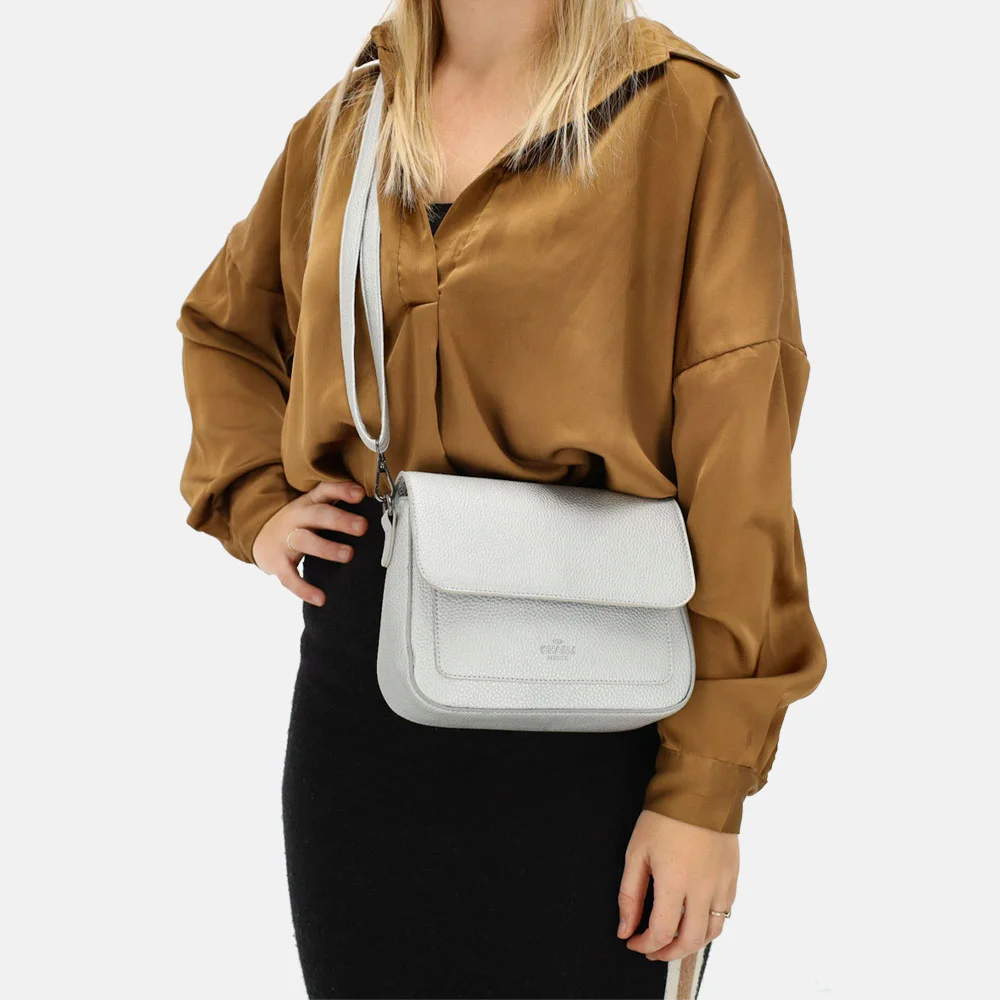 Charm London crossbody tas silver bij Duifhuizen