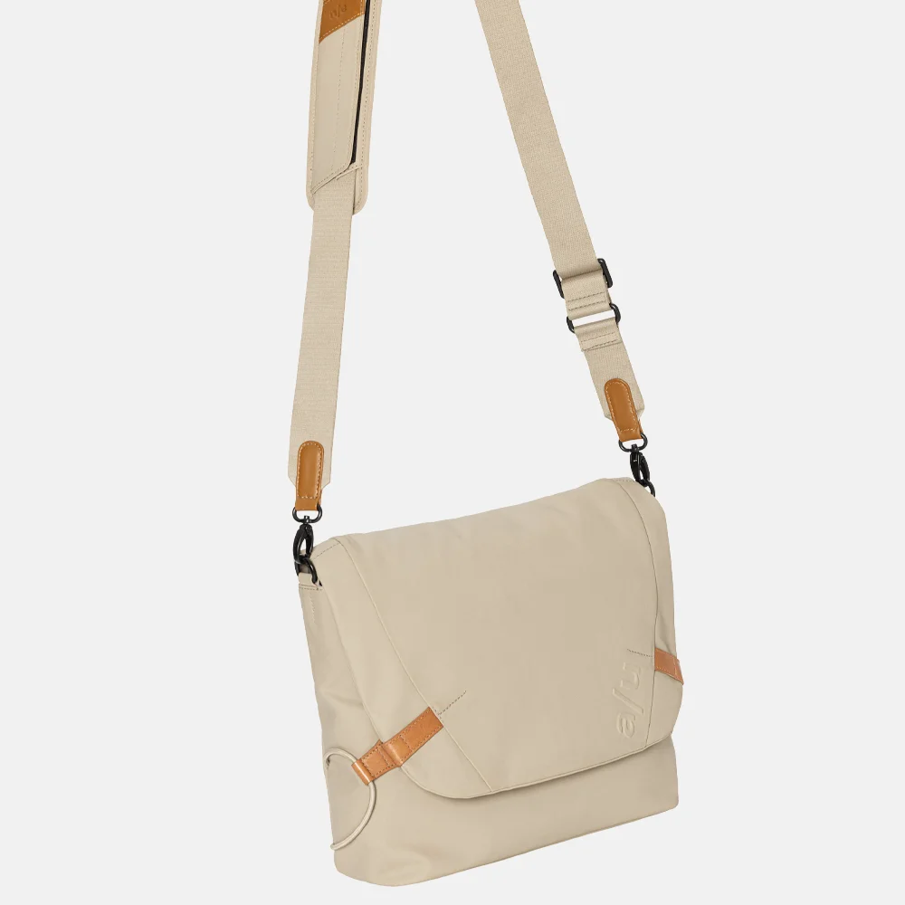 Aunts and Uncles Matsumoto schoudertas nomad bij Duifhuizen