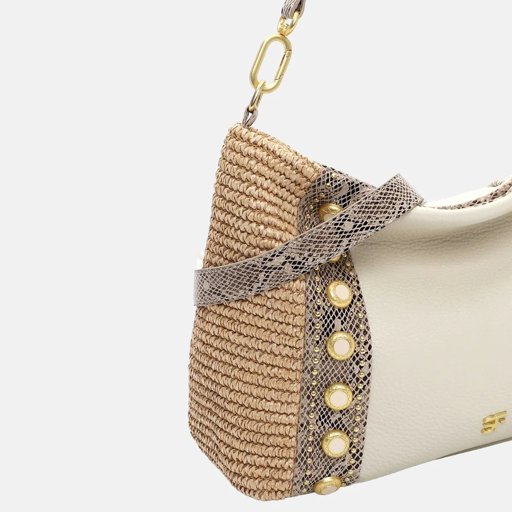 Suri Frey Harley buideltas sand bij Duifhuizen