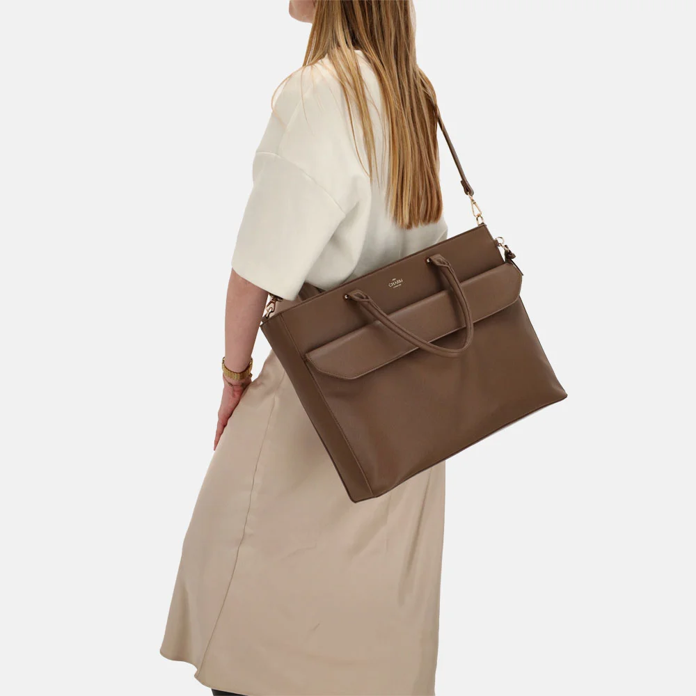 Charm London handtas 15 inch mocca bij Duifhuizen