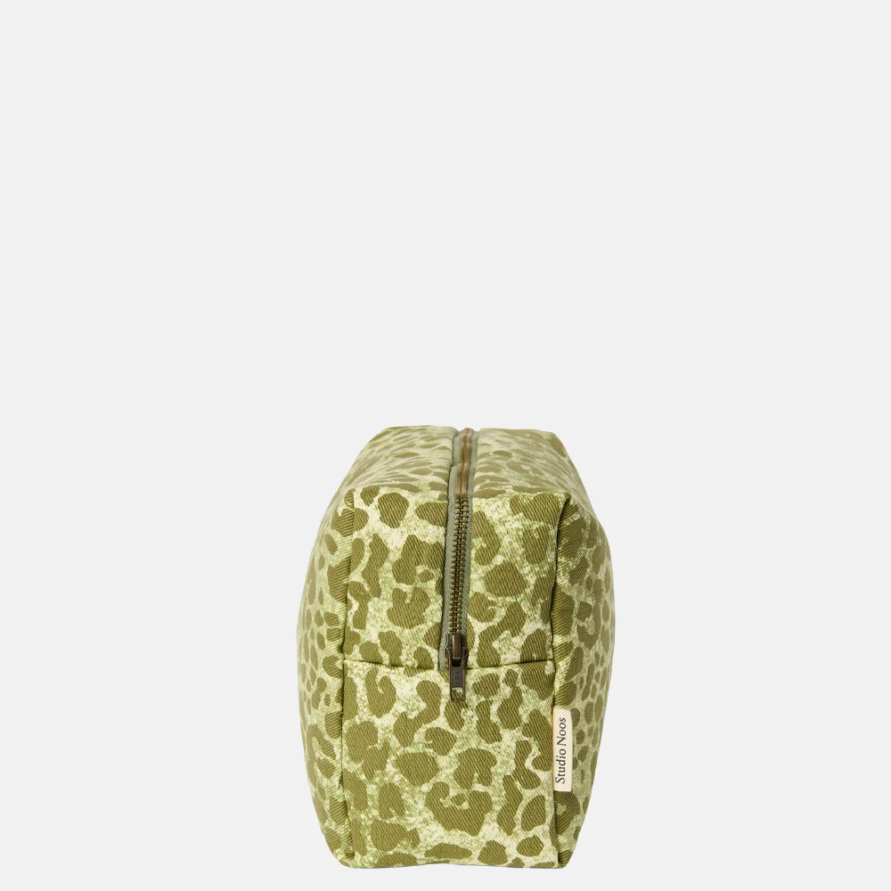 Studio Noos Cotton Twill toilettas green leopard bij Duifhuizen