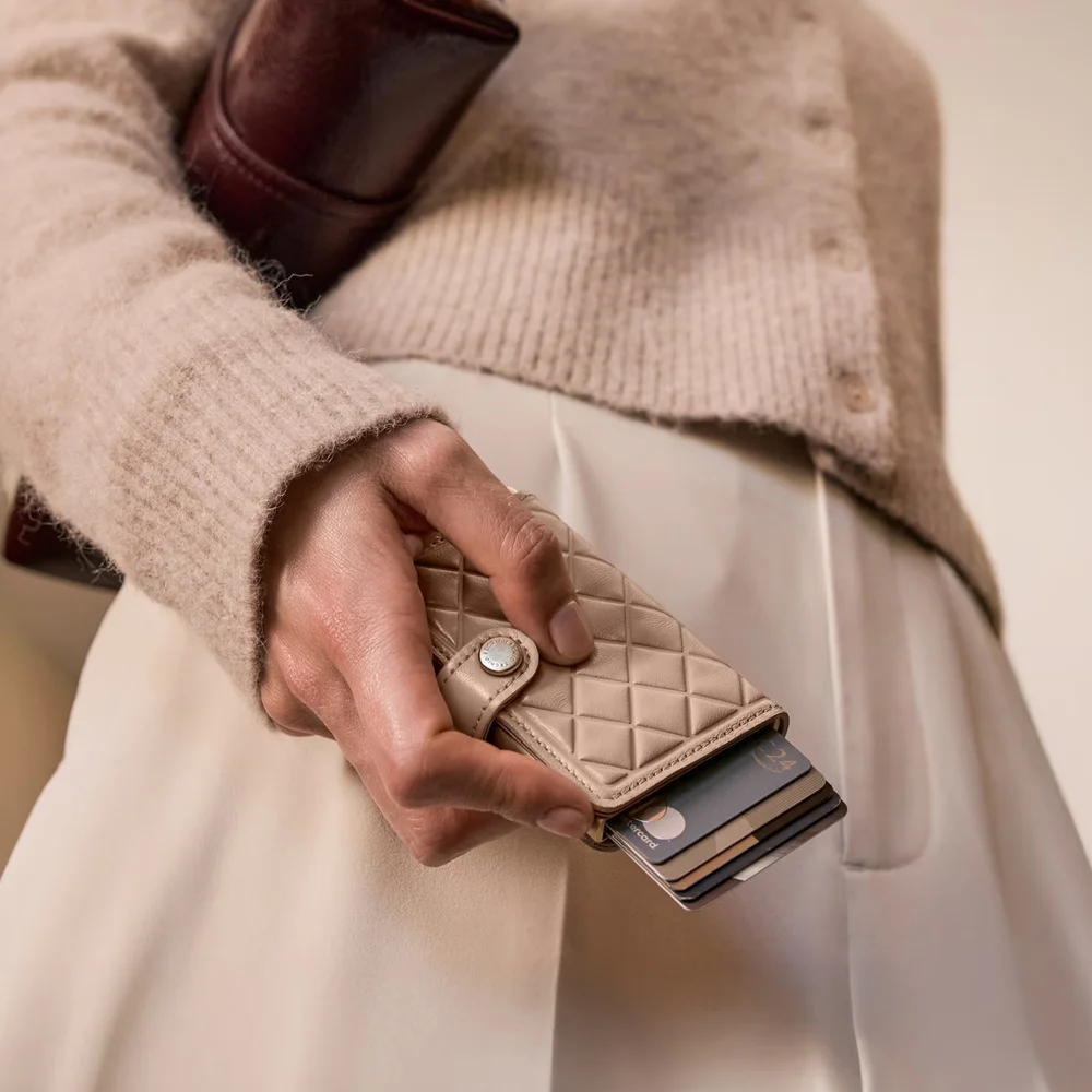 Secrid Premium Miniwallet Emboss Diamond pasjeshouder chalk bij Duifhuizen