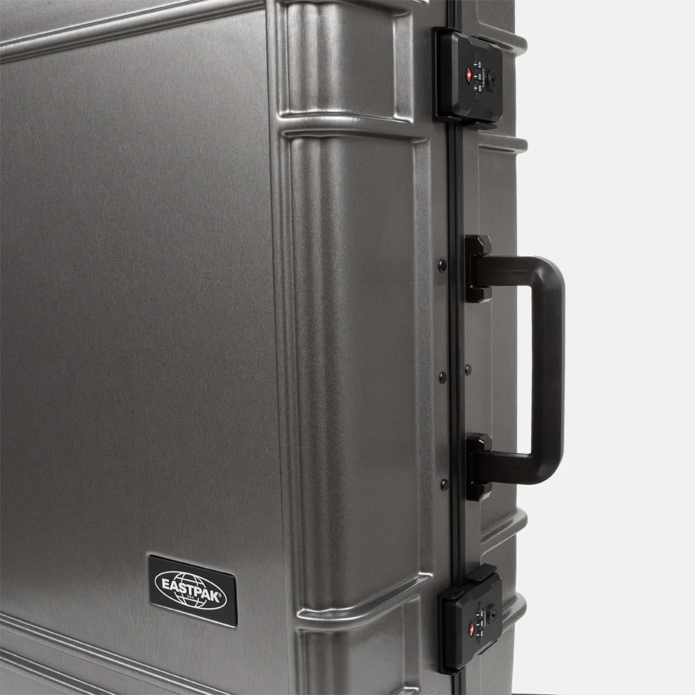 Eastpak Resist'R reiskoffer 78 cm brushed metal bij Duifhuizen