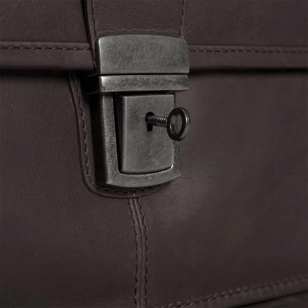 Chesterfield Shay aktetas 15.6 inch dark brown bij Duifhuizen