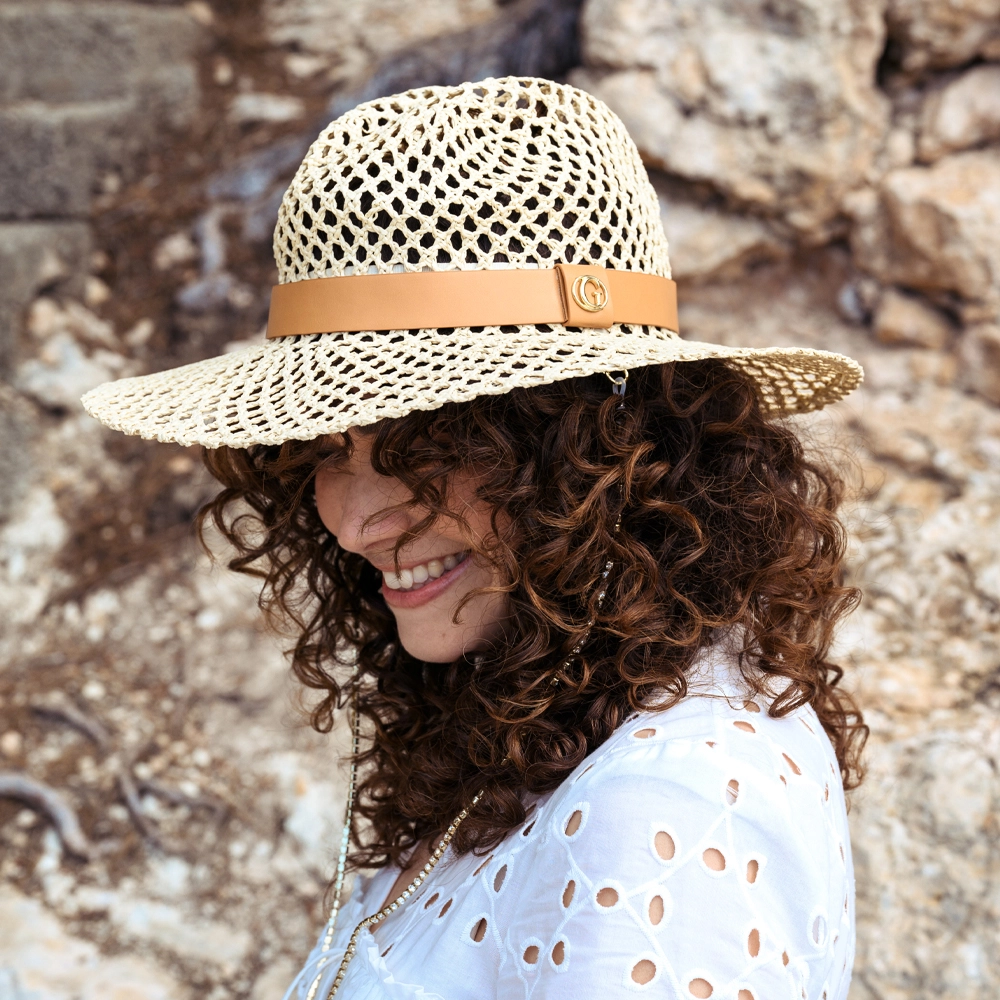 Guess Fedora muts/pet nat natural bij Duifhuizen