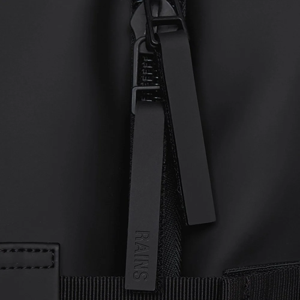 Rains Travel Bag Medium reistas 64 cm black bij Duifhuizen