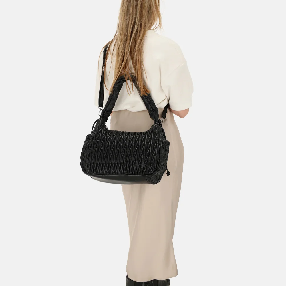 Charm London West End schoudertas smocked zwart bij Duifhuizen