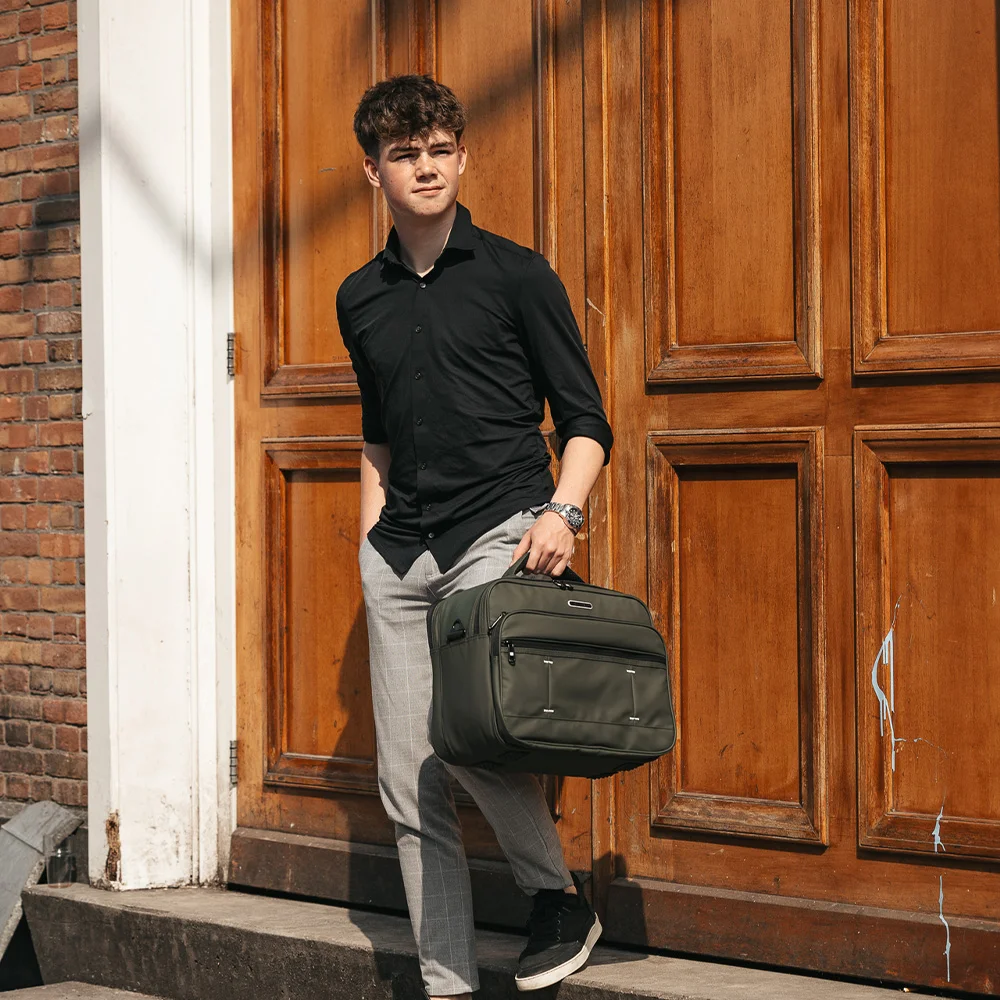 Enrico Benetti Northern schoudertas 15 inch olijfgroen bij Duifhuizen