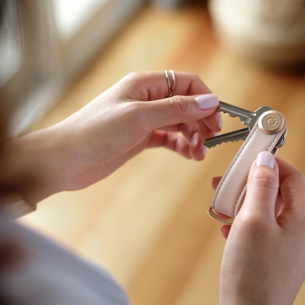 Orbitkey Key Organizer 2.0 Leather blush/blush bij Duifhuizen