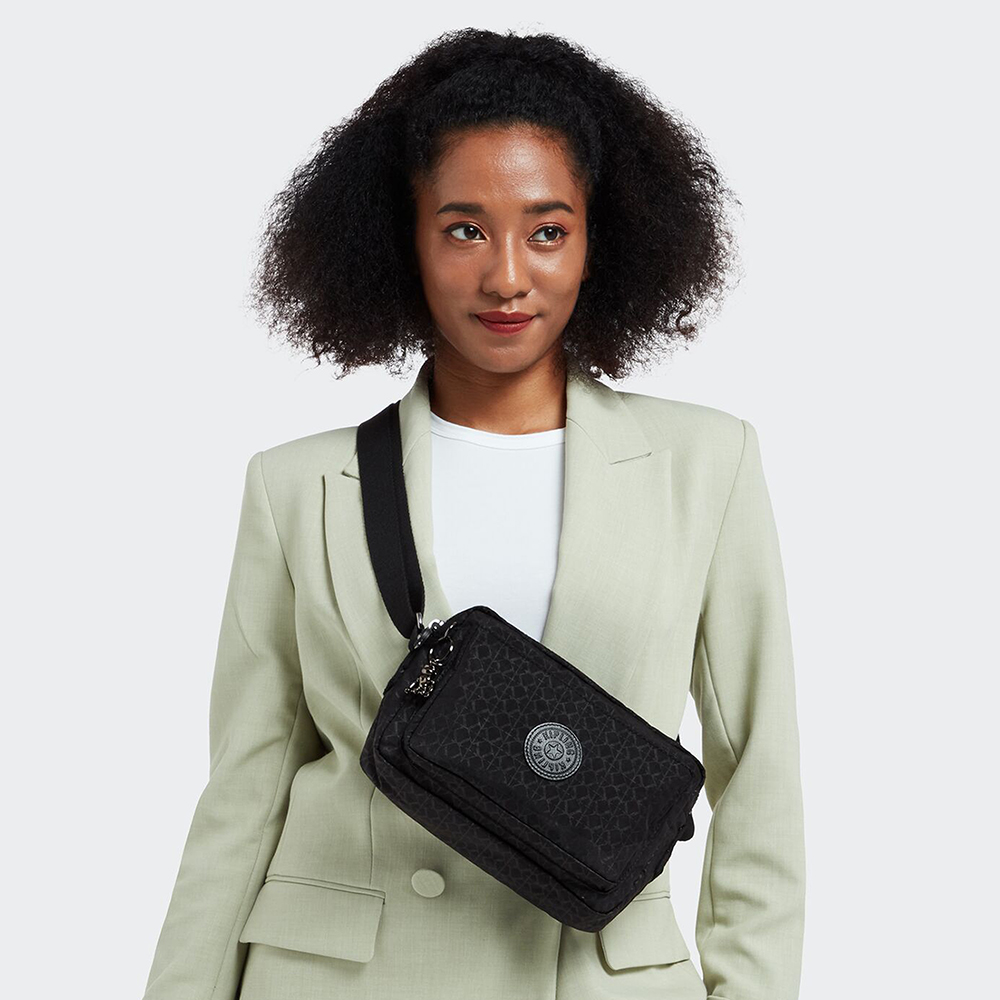 Kipling Abanu schoudertas M signature emb bij Duifhuizen