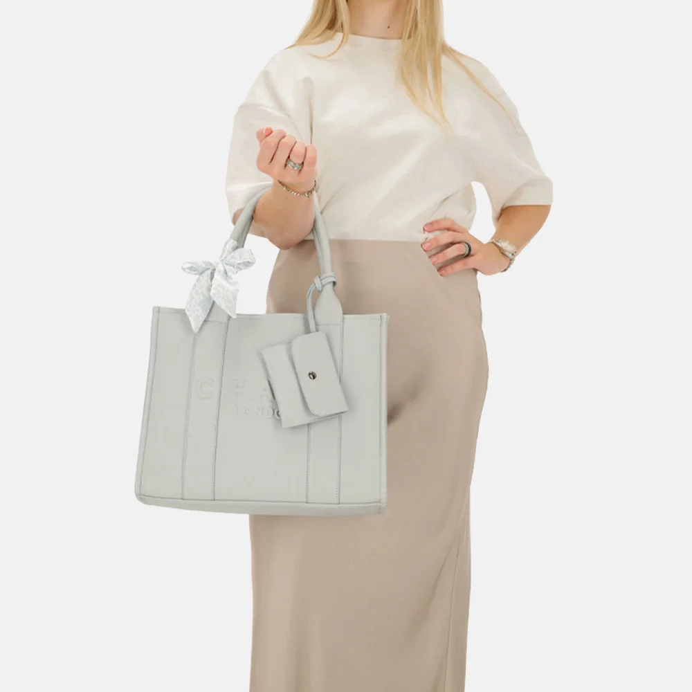 Charm London Debossed shopper M lichtblauw bij Duifhuizen