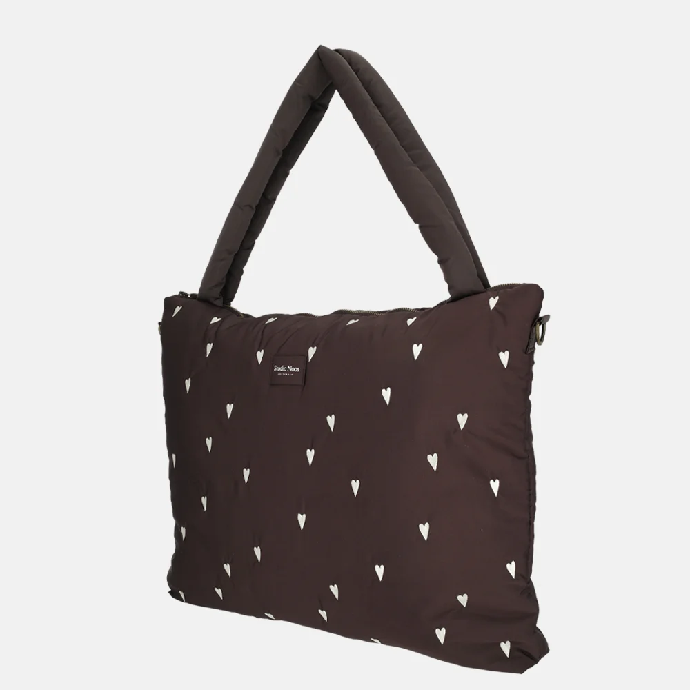 Studio Noos Puffy luiertas dark brown hearts bij Duifhuizen